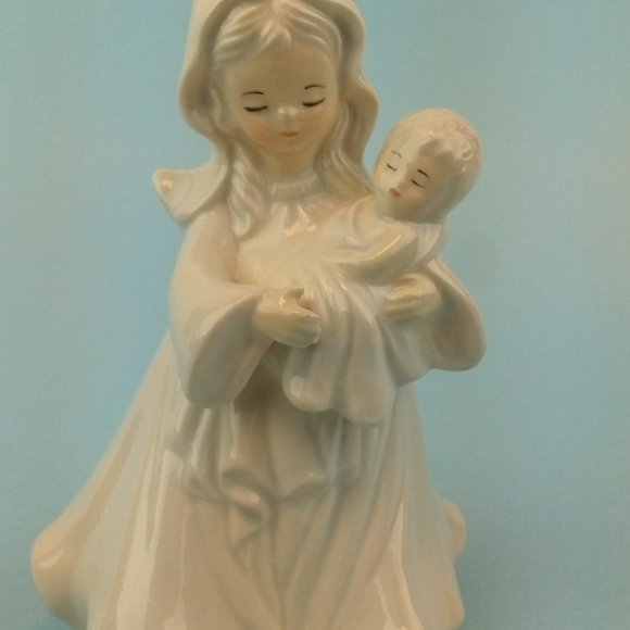 Mary and Baby Jesus Figurine - Picture 10 of 12